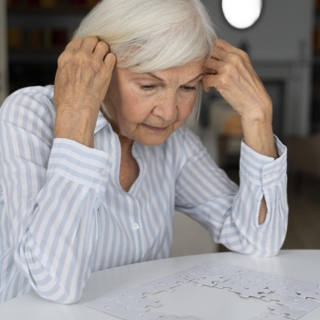 lonely-woman-confronting-alzheimer-disease